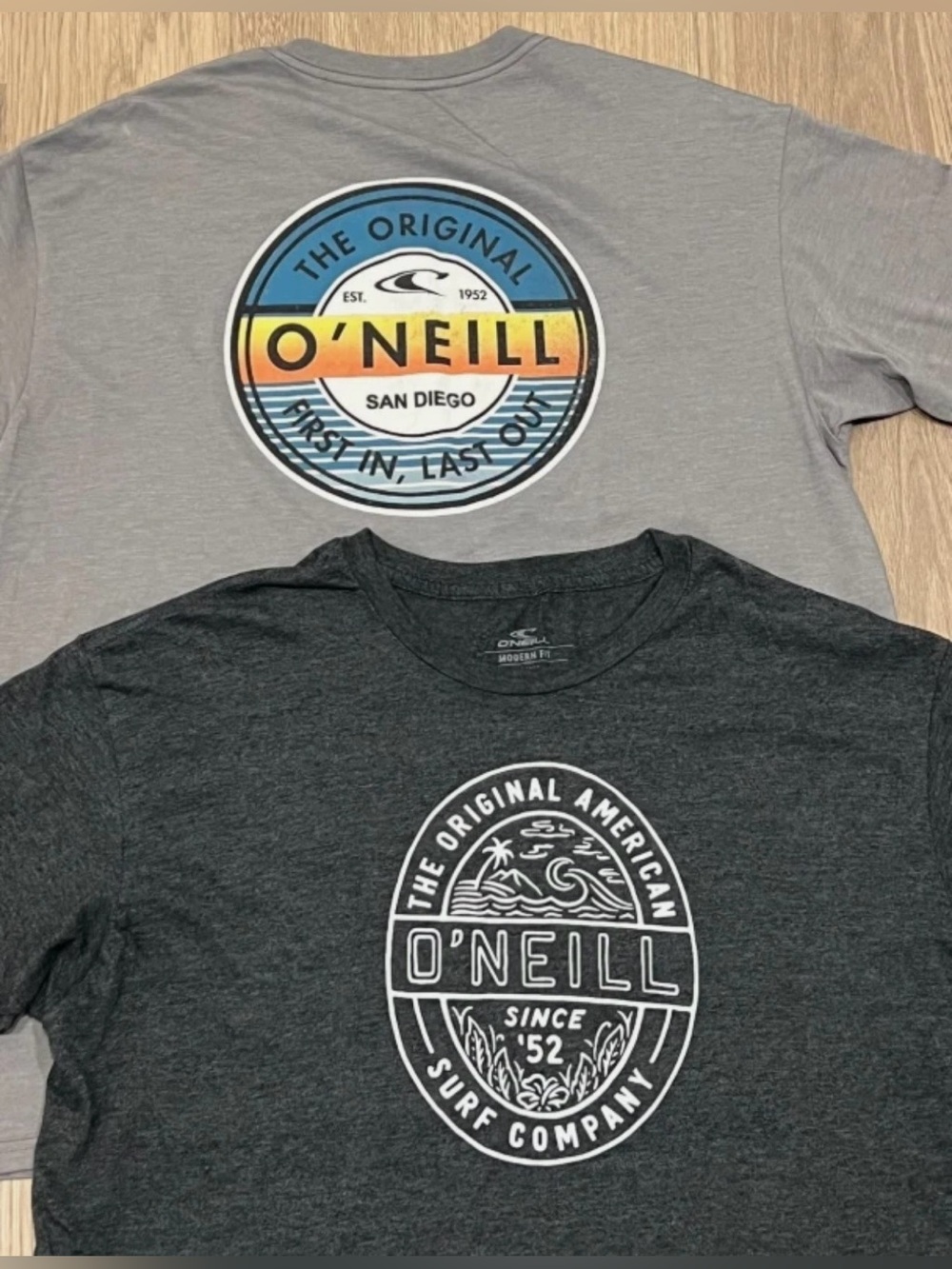 Lot of 2 XL Mens ONEILL Graphic Tee Shirt Top 2-Sided Gray Wave Surf Surfing Set